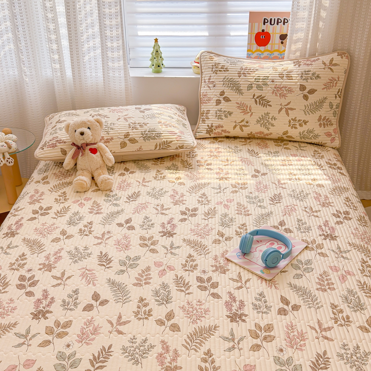 91家纺网 家纺一手货源 找家纺 雅萱家纺 2026新款森系全棉夹棉印花床盖 洛克花园