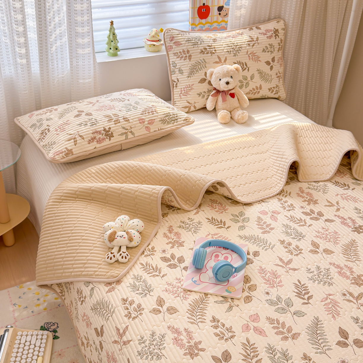 91家纺网 家纺一手货源 找家纺 雅萱家纺 2026新款森系全棉夹棉印花床盖 洛克花园