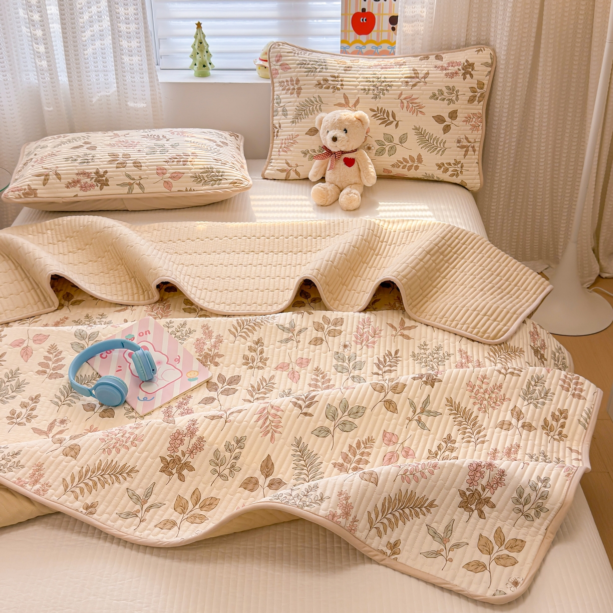 91家纺网 家纺一手货源 找家纺 雅萱家纺 2026新款森系全棉夹棉印花床盖 洛克花园