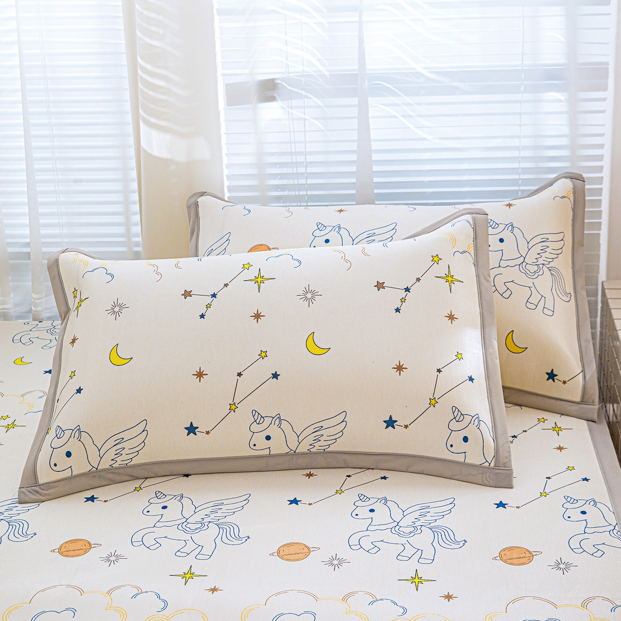 91家纺网 家纺一手货源 找家纺 富馨莱 2026新款冰丝凉席平铺款支持一件定制定做 星空小马