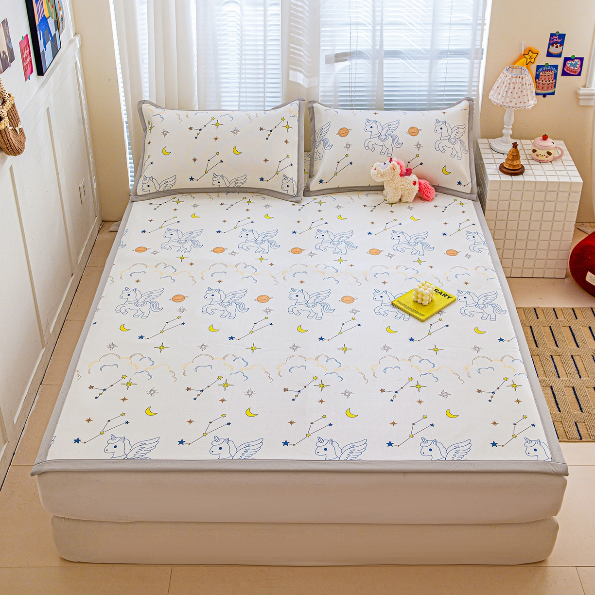 91家纺网 家纺一手货源 找家纺 富馨莱 2026新款冰丝凉席平铺款支持一件定制定做 星空小马