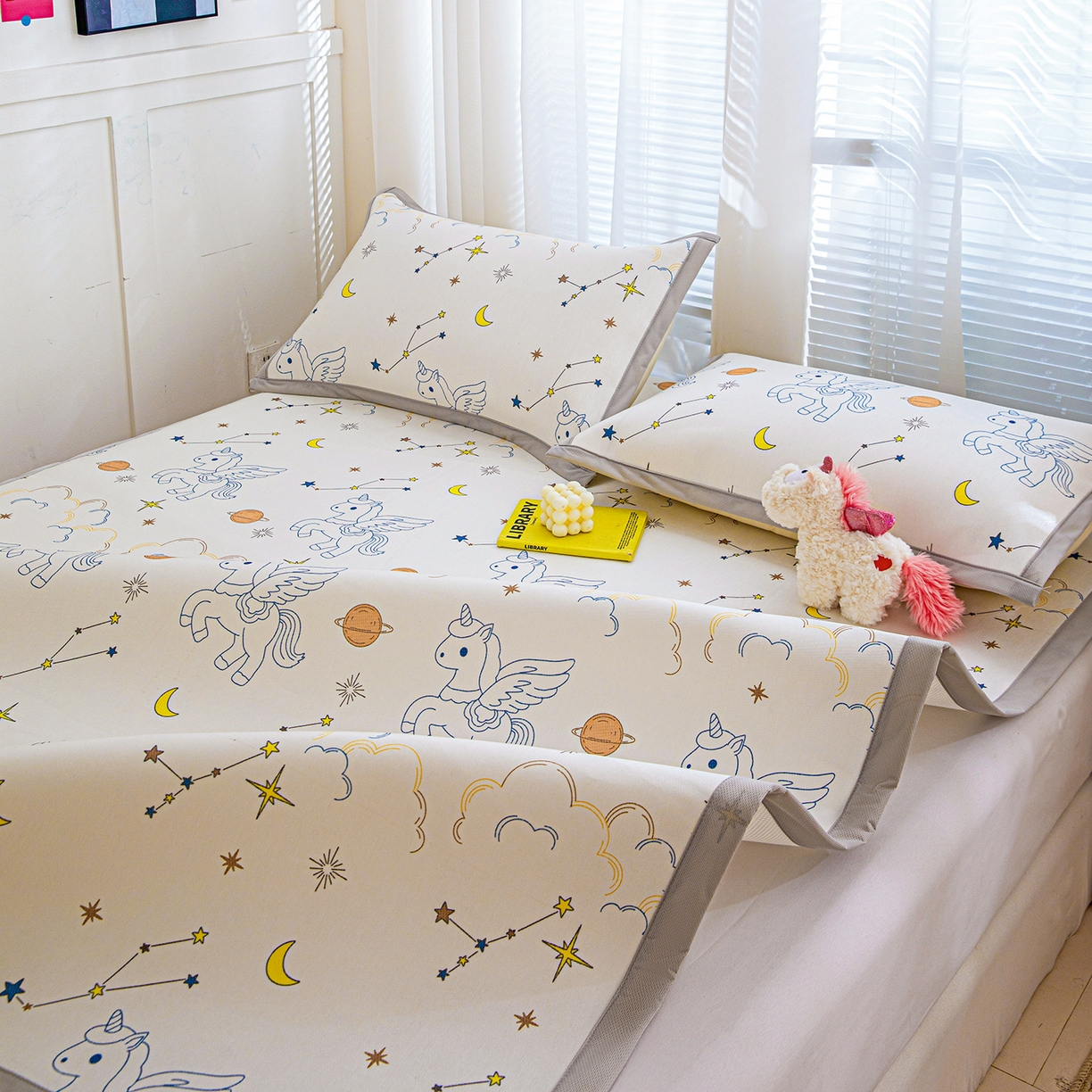 91家纺网 家纺一手货源 找家纺 富馨莱 2026新款冰丝凉席平铺款支持一件定制定做 星空小马