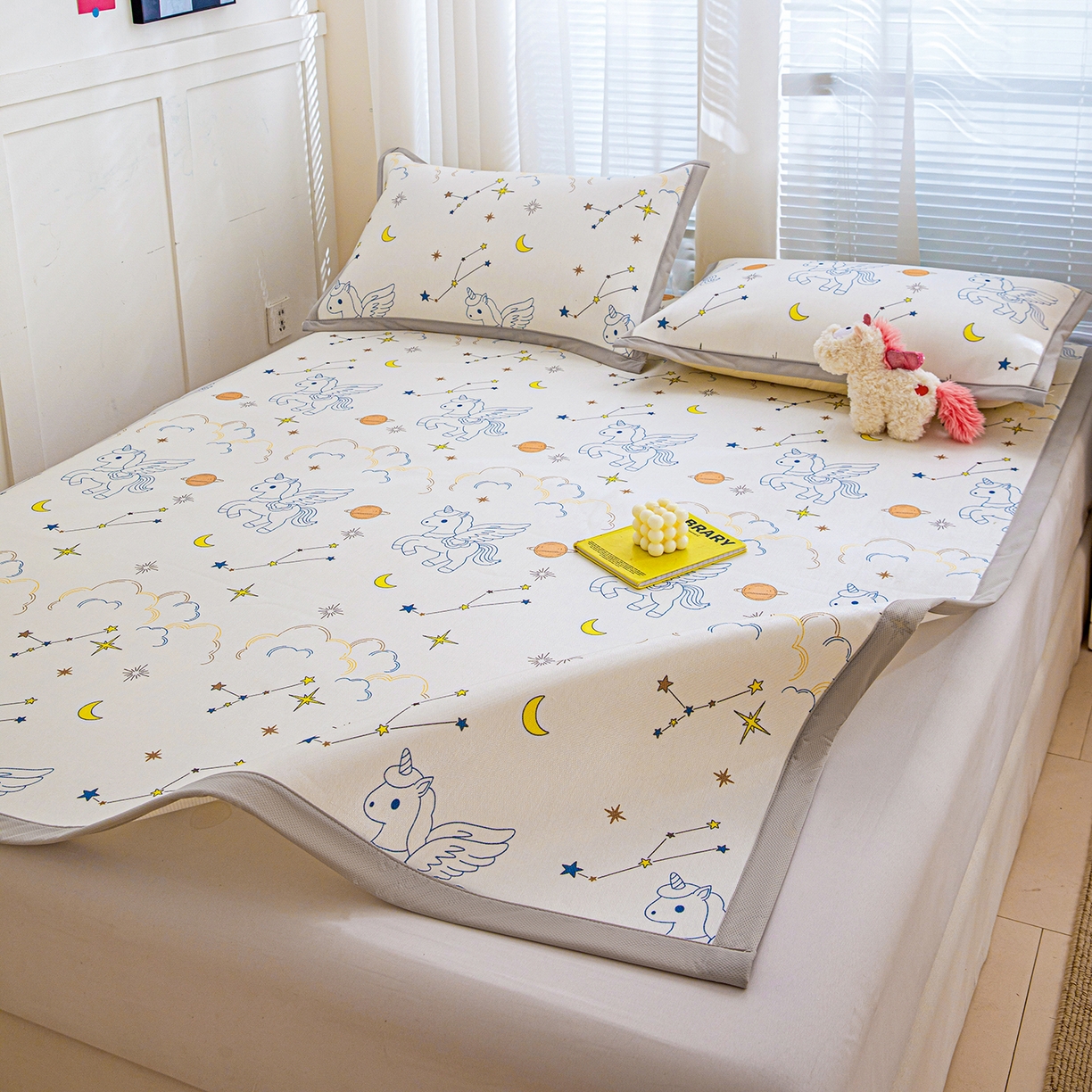 91家纺网 家纺一手货源 找家纺 富馨莱 2026新款冰丝凉席平铺款支持一件定制定做 星空小马