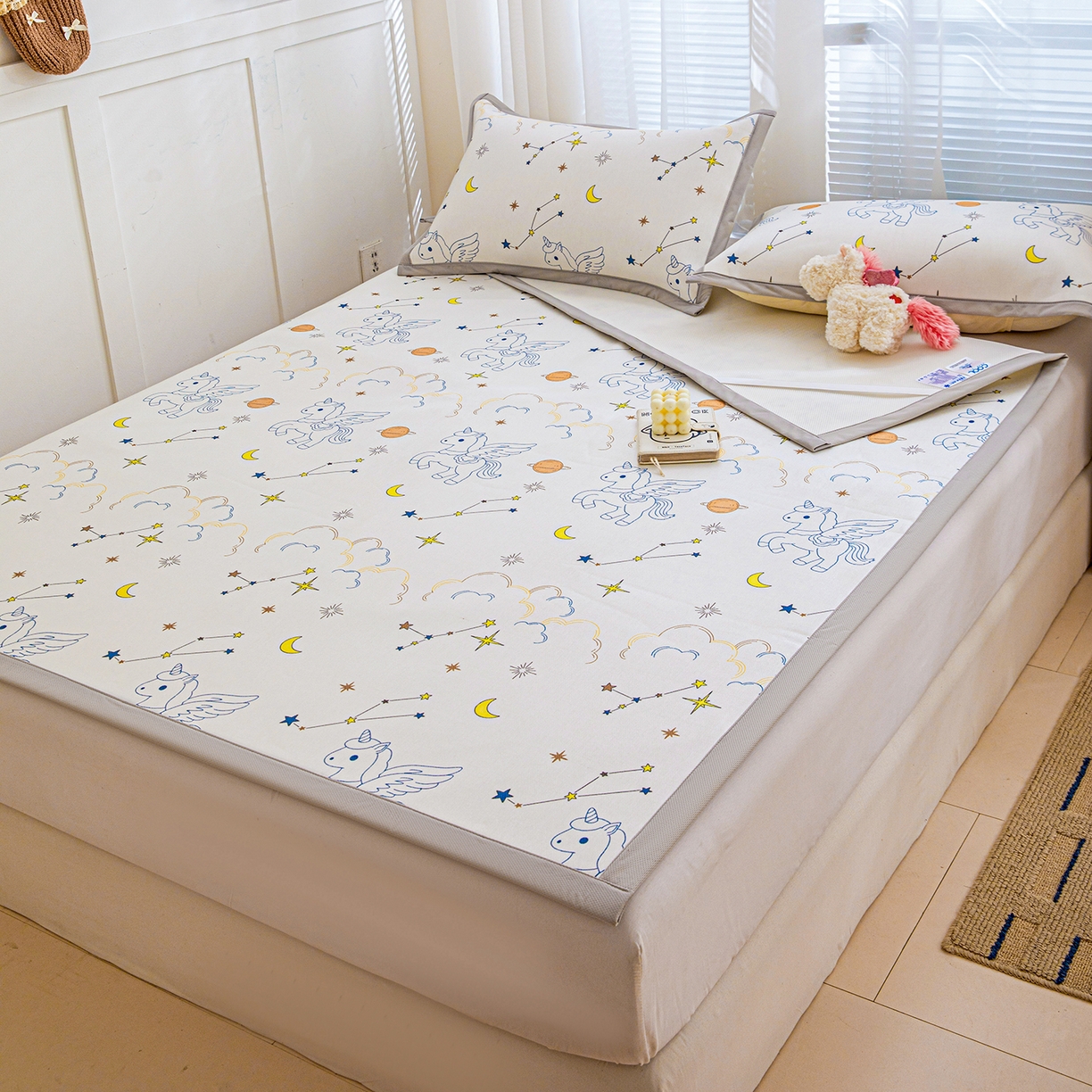 91家纺网 家纺一手货源 找家纺 富馨莱 2026新款冰丝凉席平铺款支持一件定制定做 星空小马