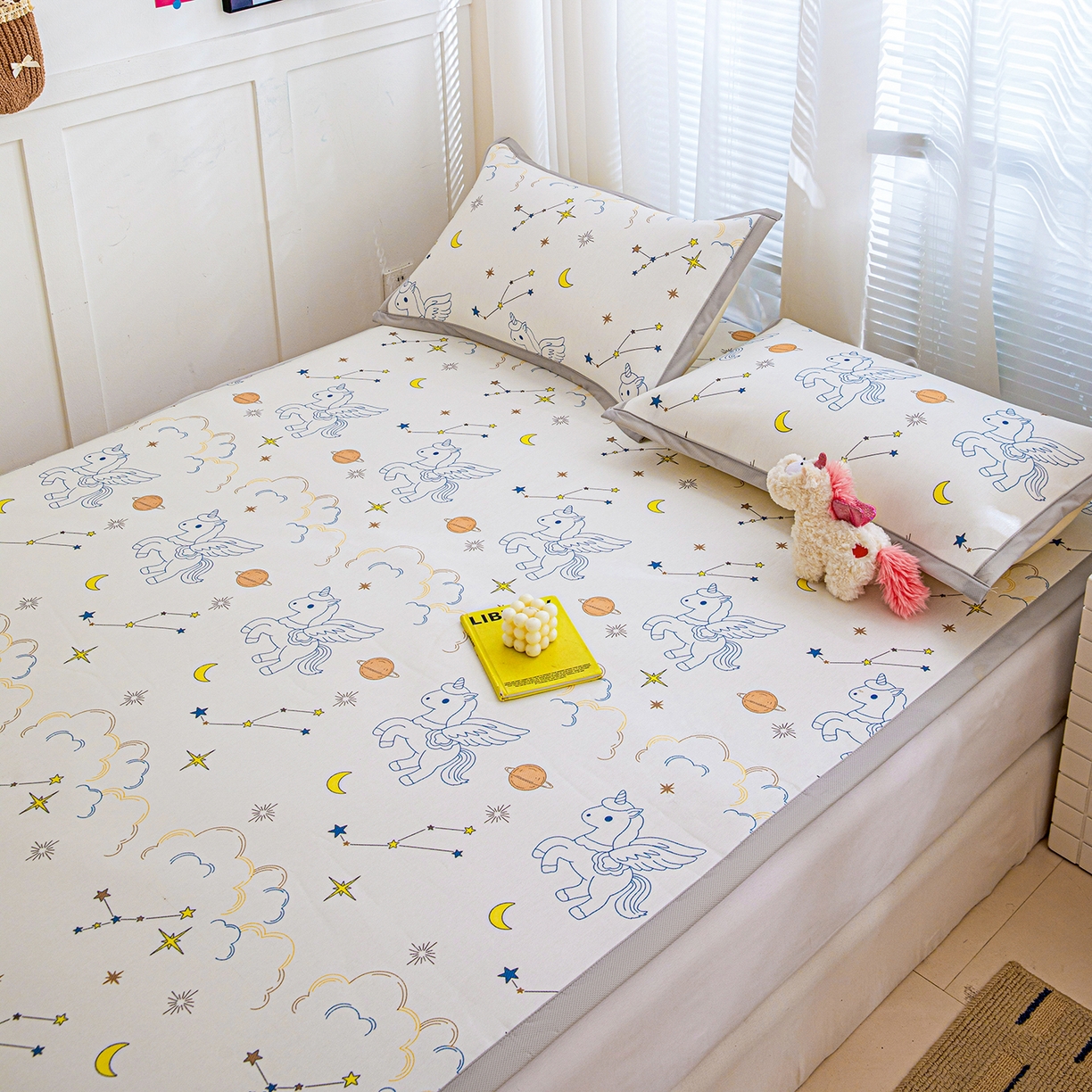 91家纺网 家纺一手货源 找家纺 富馨莱 2026新款冰丝凉席平铺款支持一件定制定做 星空小马