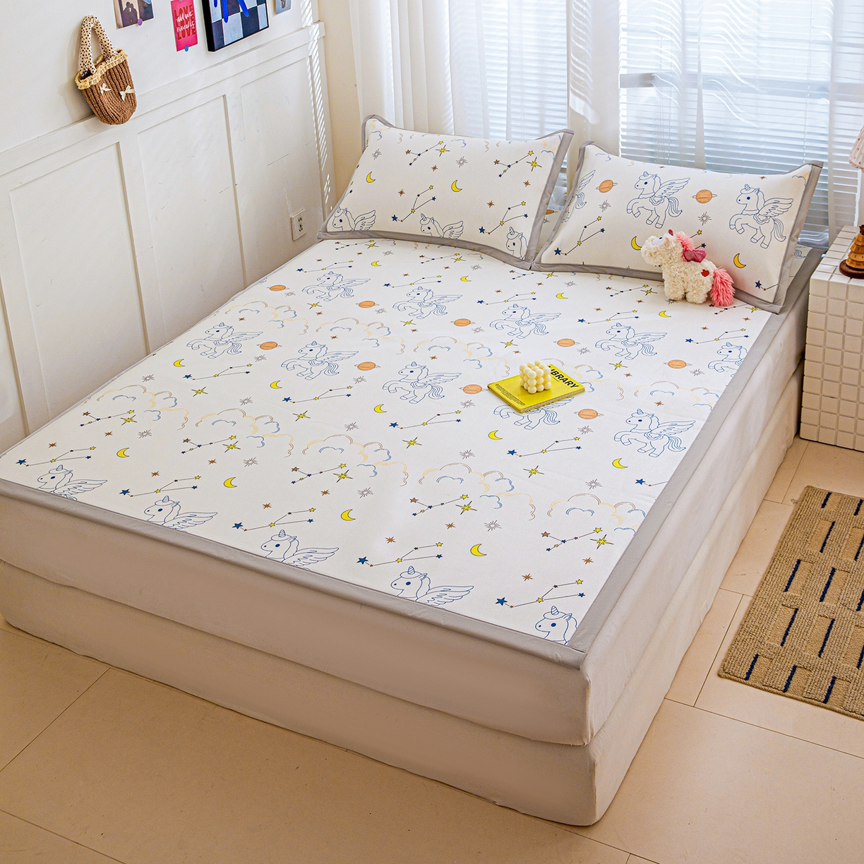 91家纺网 家纺一手货源 找家纺 富馨莱 2026新款冰丝凉席平铺款支持一件定制定做 星空小马