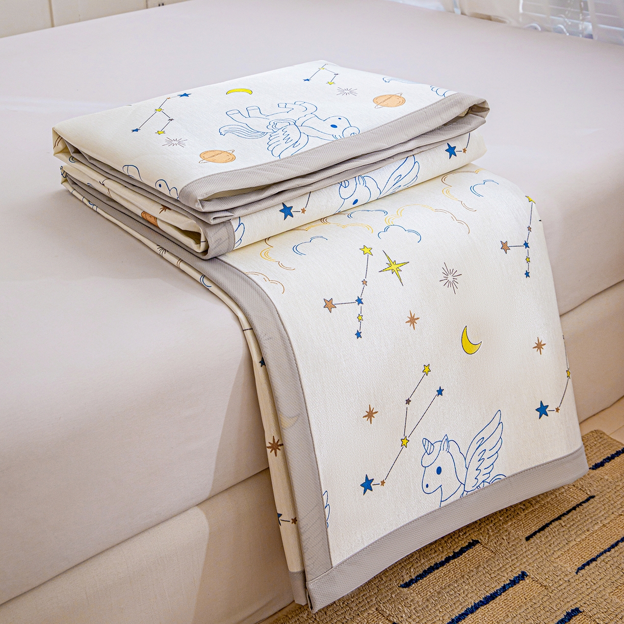 91家纺网 家纺一手货源 找家纺 富馨莱 2026新款冰丝凉席平铺款支持一件定制定做 星空小马