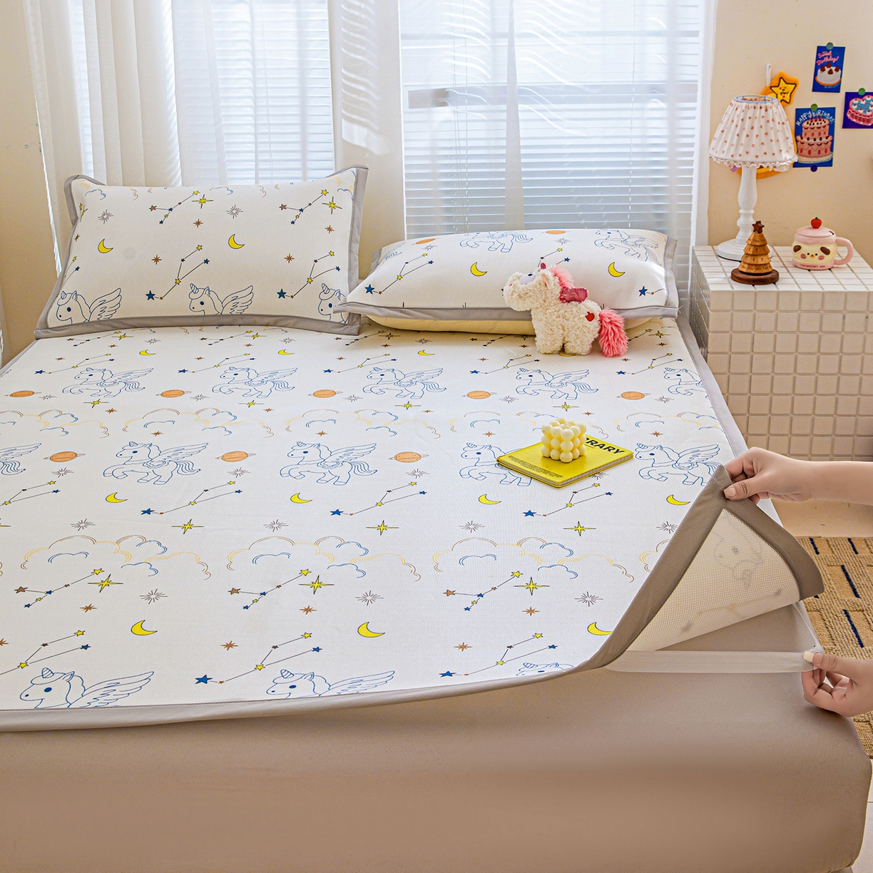 91家纺网 家纺一手货源 找家纺 富馨莱 2026新款冰丝凉席平铺款支持一件定制定做 星空小马