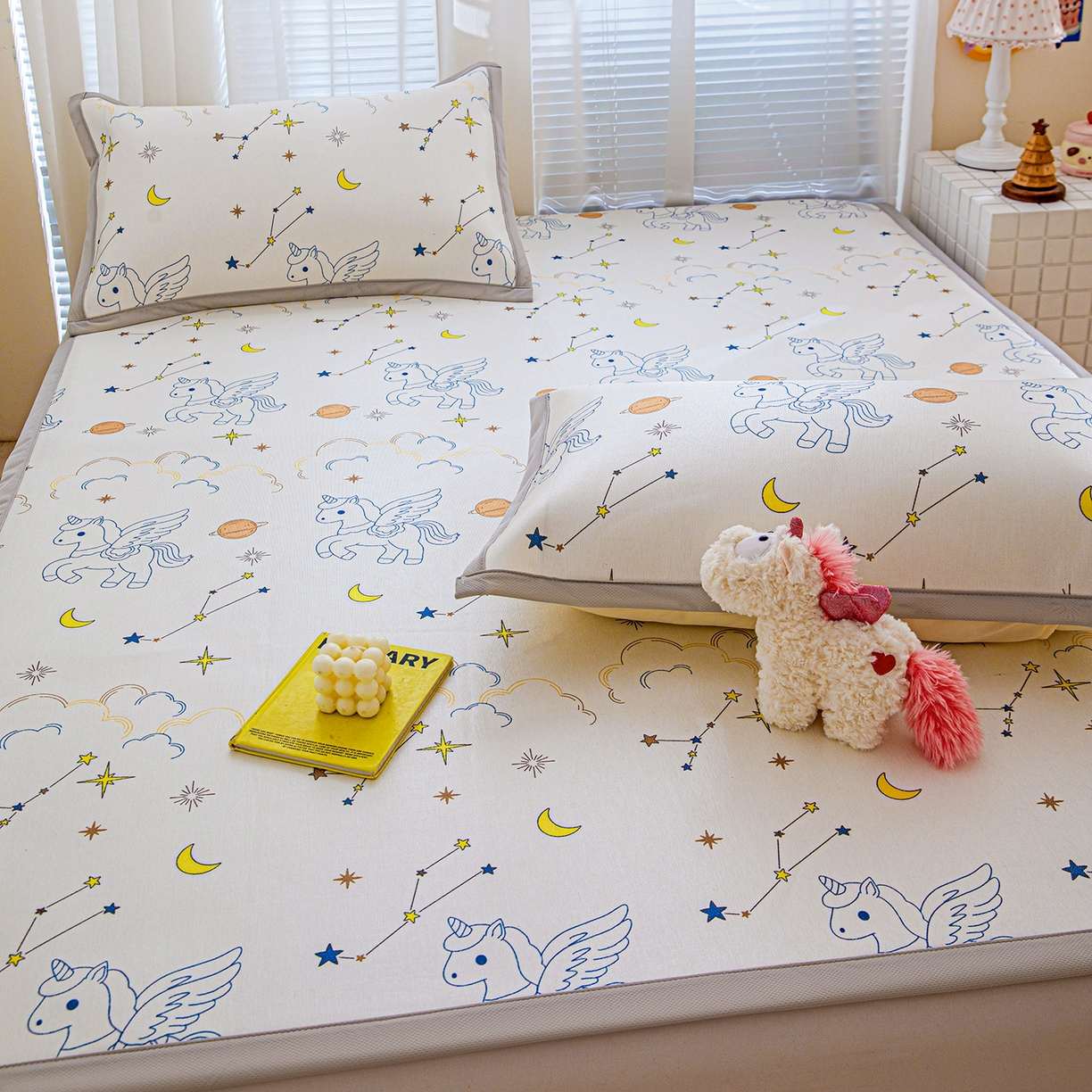 91家纺网 家纺一手货源 找家纺 富馨莱 2026新款冰丝凉席平铺款支持一件定制定做 星空小马