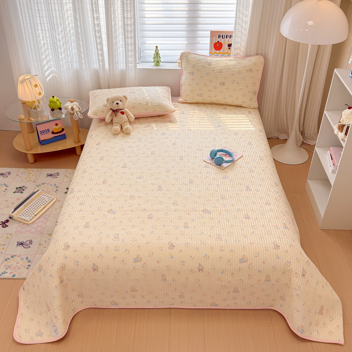 91家纺网 家纺一手货源 找家纺 雅萱家纺 2026新款森系全棉夹棉印花床盖 奶油兔叽