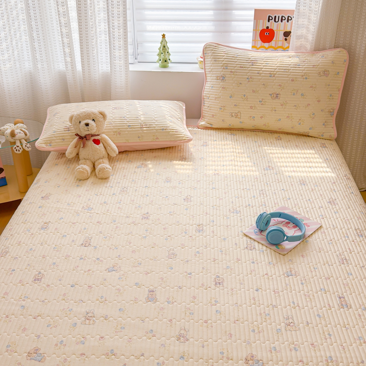 91家纺网 家纺一手货源 找家纺 雅萱家纺 2026新款森系全棉夹棉印花床盖 奶油兔叽