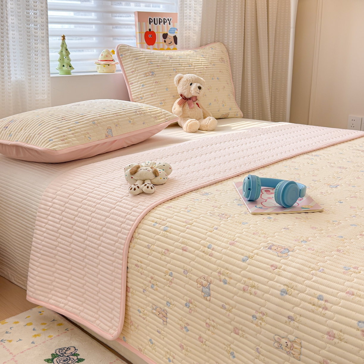 91家纺网 家纺一手货源 找家纺 雅萱家纺 2026新款森系全棉夹棉印花床盖 奶油兔叽