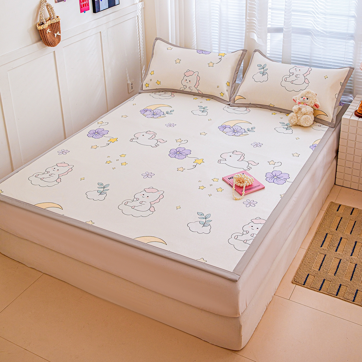 91家纺网 家纺一手货源 找家纺 富馨莱 2026新款冰丝凉席平铺款支持一件定制定做 星星小马-白