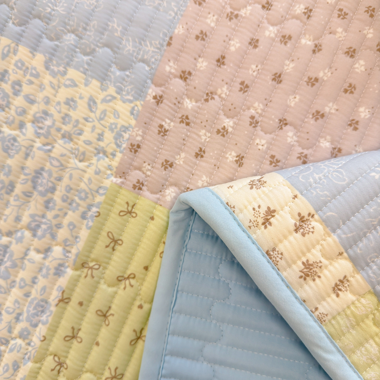 91家纺网 家纺一手货源 找家纺 雅萱家纺 2026新款森系全棉夹棉印花床盖 色块絮语