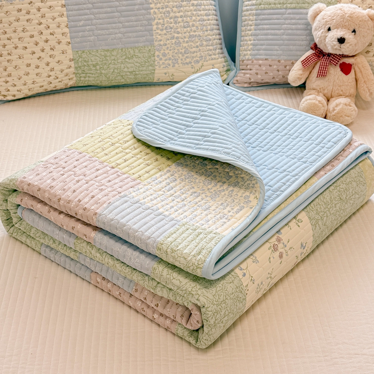 91家纺网 家纺一手货源 找家纺 雅萱家纺 2026新款森系全棉夹棉印花床盖 色块絮语