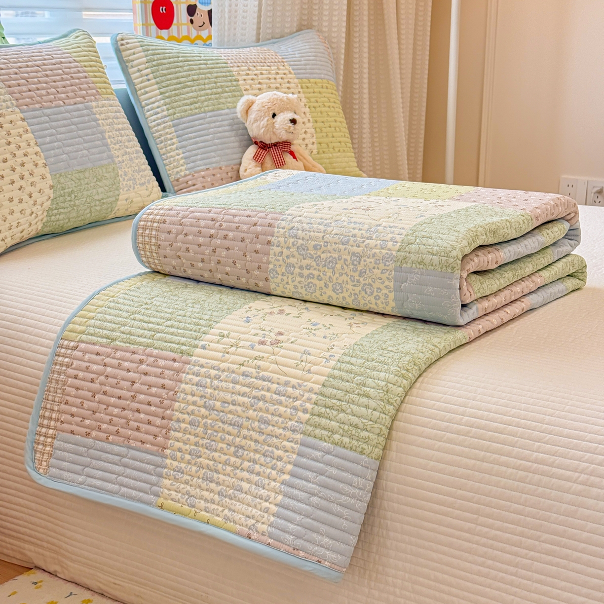 91家纺网 家纺一手货源 找家纺 雅萱家纺 2026新款森系全棉夹棉印花床盖 色块絮语