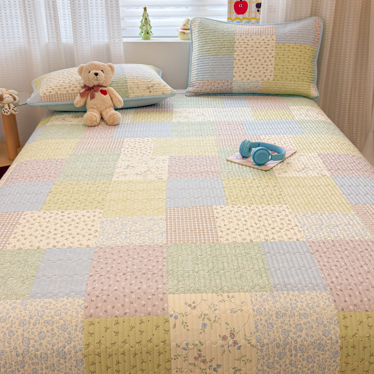 91家纺网 家纺一手货源 找家纺 雅萱家纺 2026新款森系全棉夹棉印花床盖 色块絮语