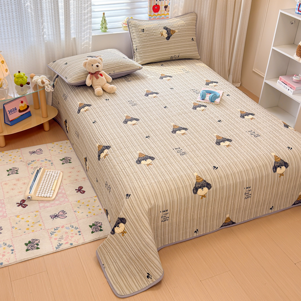 91家纺网 家纺一手货源 找家纺 雅萱家纺 2026新款森系全棉夹棉印花床盖 绅士狗