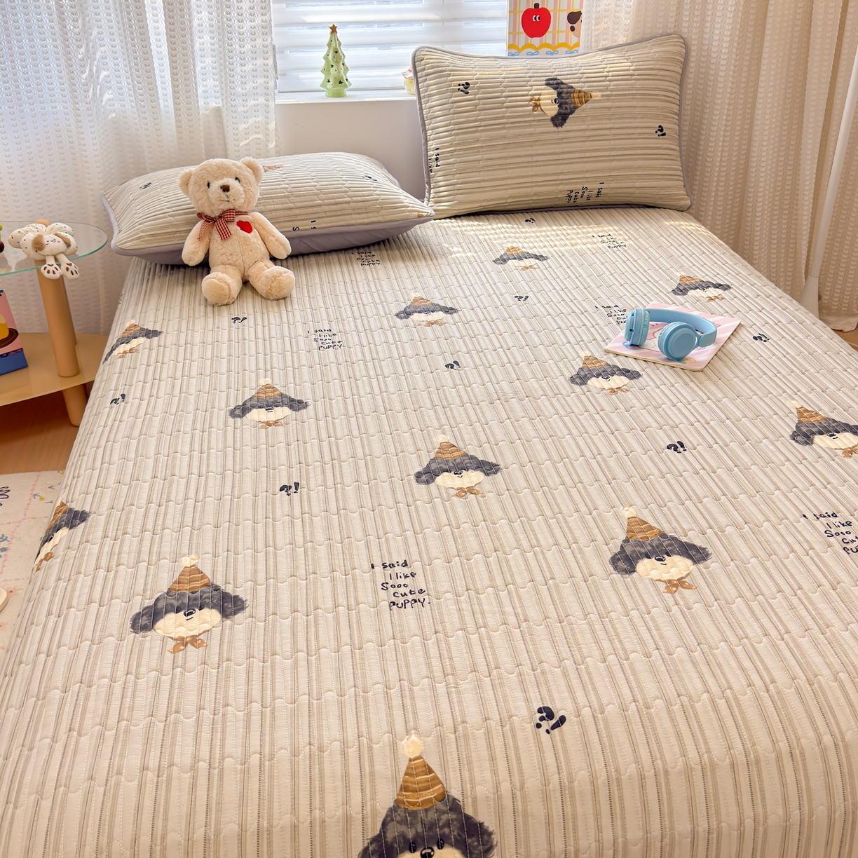 91家纺网 家纺一手货源 找家纺 雅萱家纺 2026新款森系全棉夹棉印花床盖 绅士狗