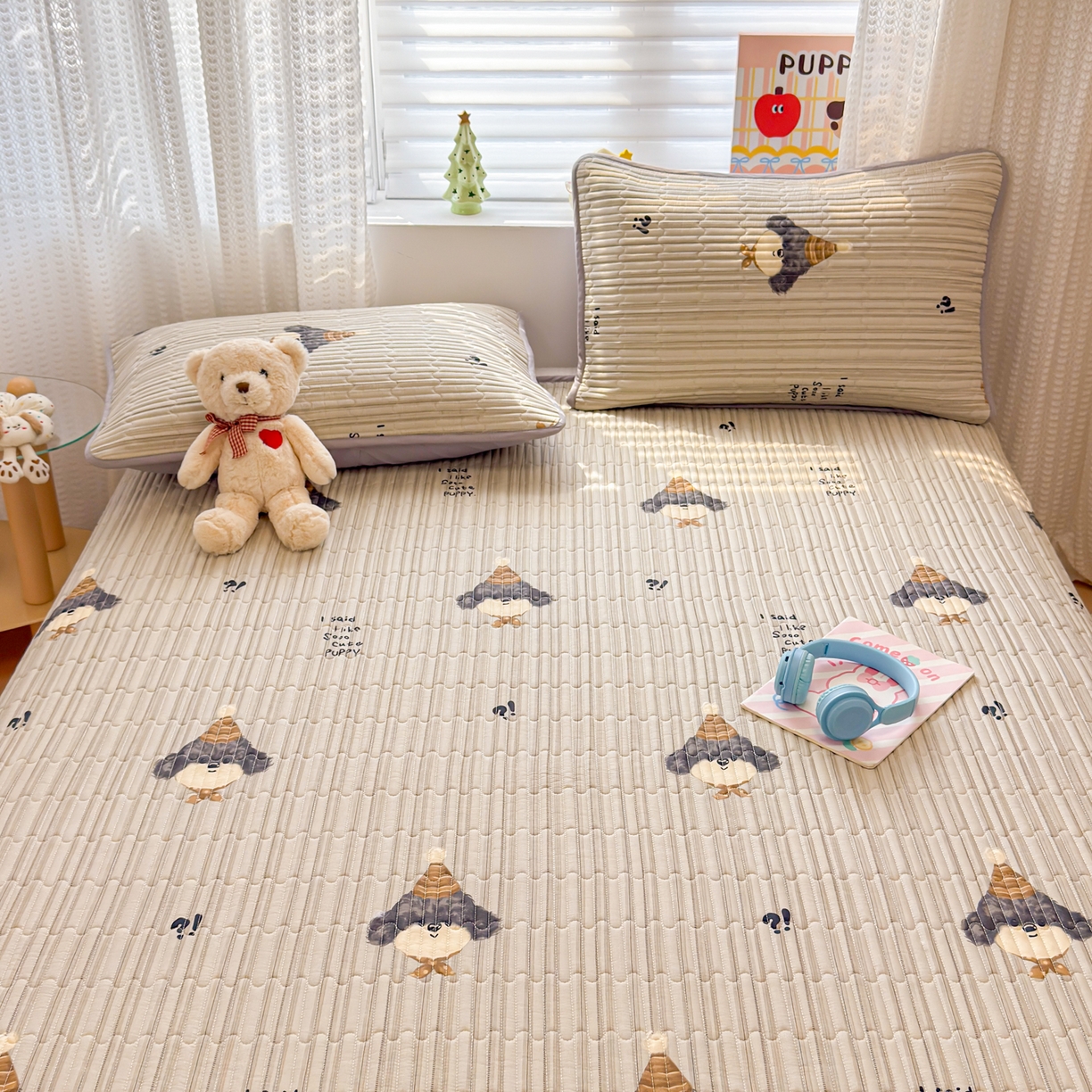 91家纺网 家纺一手货源 找家纺 雅萱家纺 2026新款森系全棉夹棉印花床盖 绅士狗