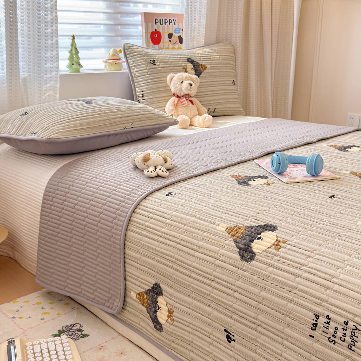 91家纺网 家纺一手货源 找家纺 雅萱家纺 2026新款森系全棉夹棉印花床盖 绅士狗