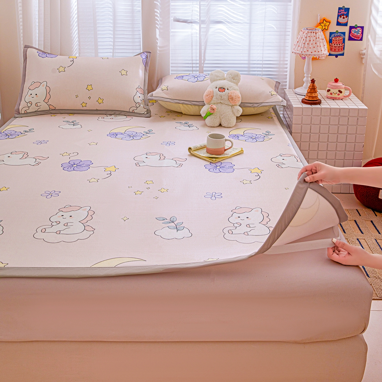 91家纺网 家纺一手货源 找家纺 富馨莱 2026新款冰丝凉席平铺款支持一件定制定做 星星小马-粉