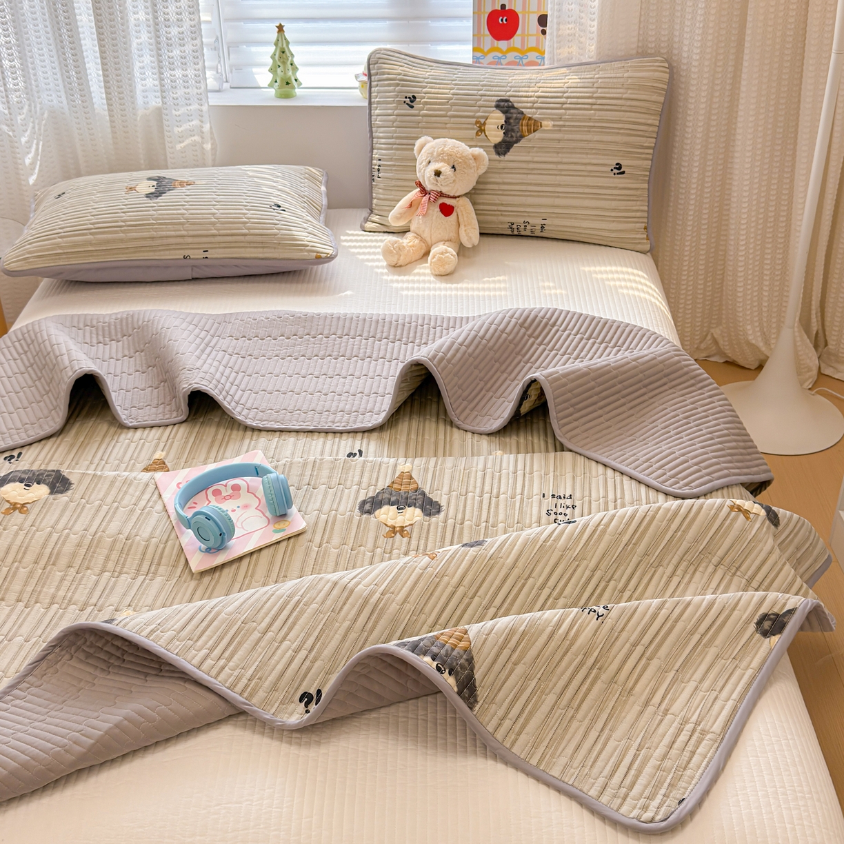 91家纺网 家纺一手货源 找家纺 雅萱家纺 2026新款森系全棉夹棉印花床盖 绅士狗