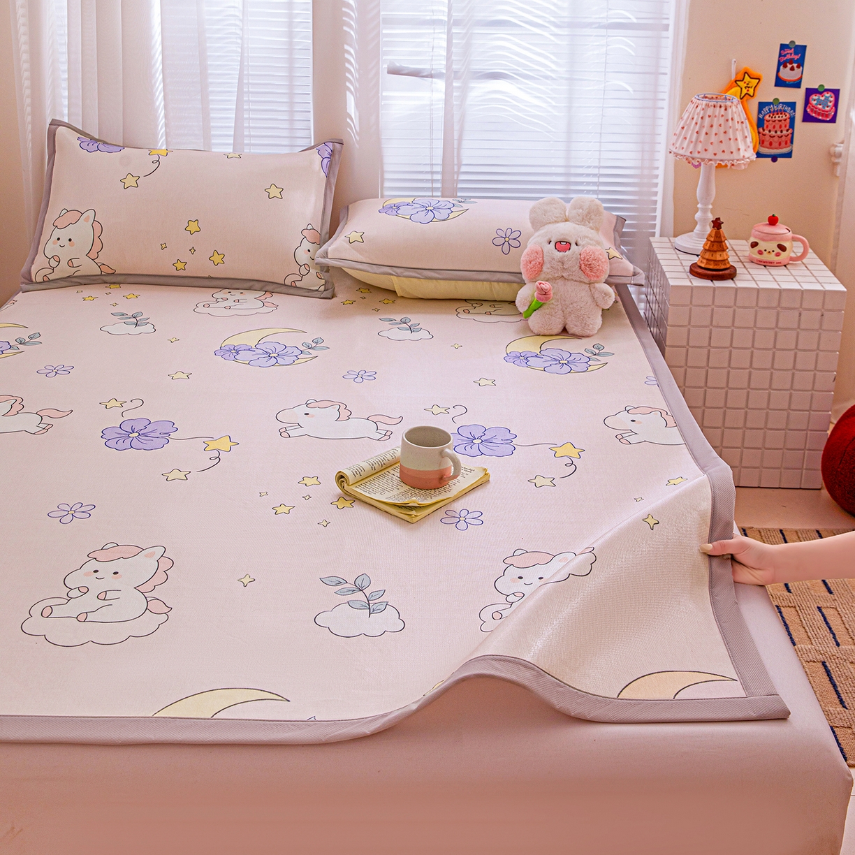 91家纺网 家纺一手货源 找家纺 富馨莱 2026新款冰丝凉席平铺款支持一件定制定做 星星小马-粉