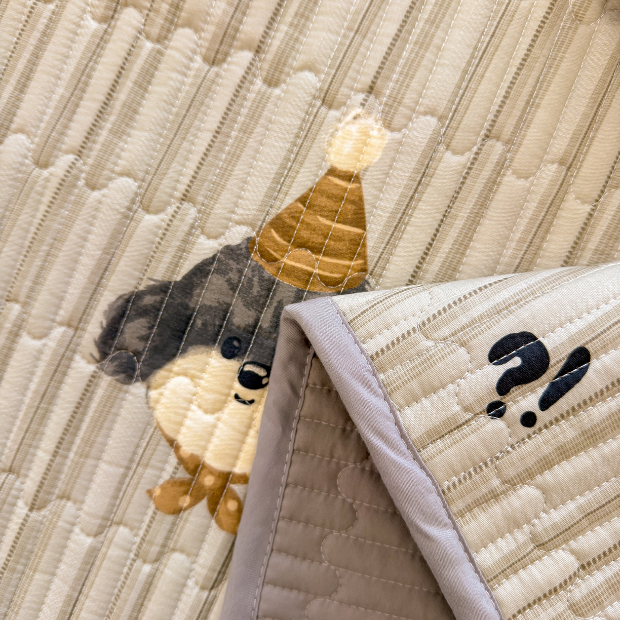 91家纺网 家纺一手货源 找家纺 雅萱家纺 2026新款森系全棉夹棉印花床盖 绅士狗