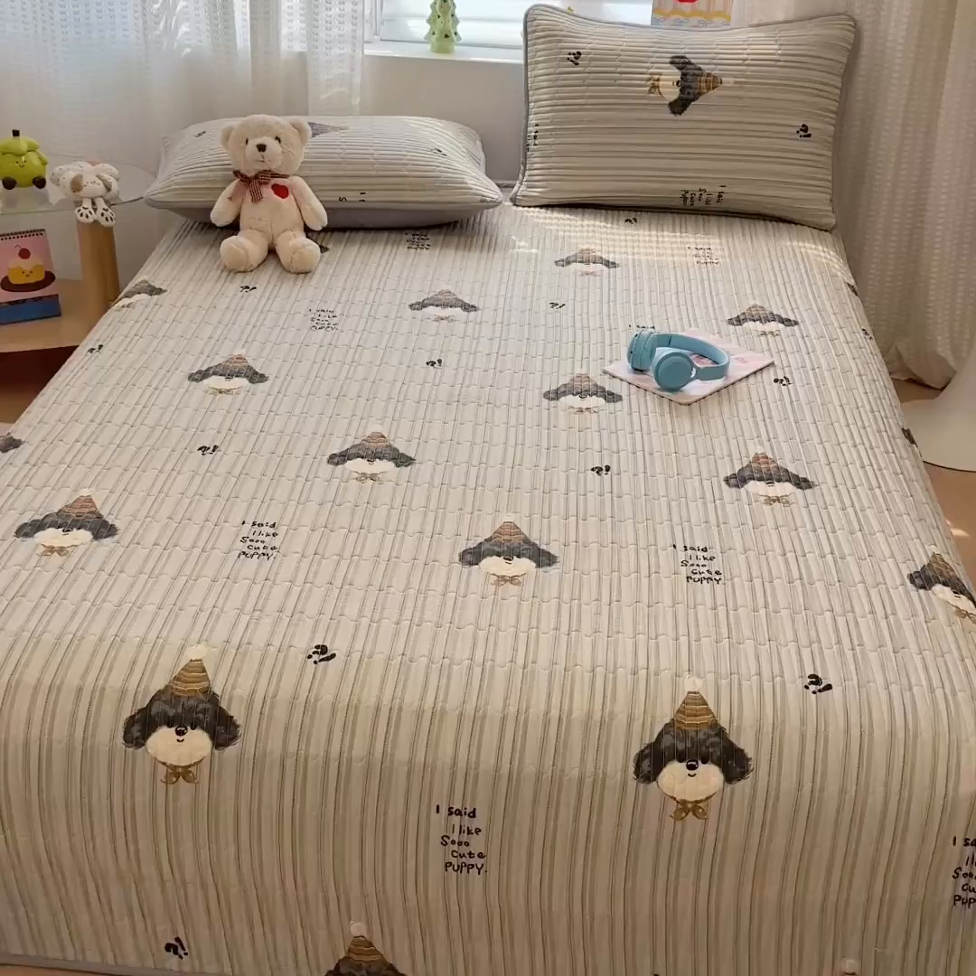 91家纺网 家纺一手货源 找家纺 雅萱家纺 2026新款森系全棉夹棉印花床盖 绅士狗