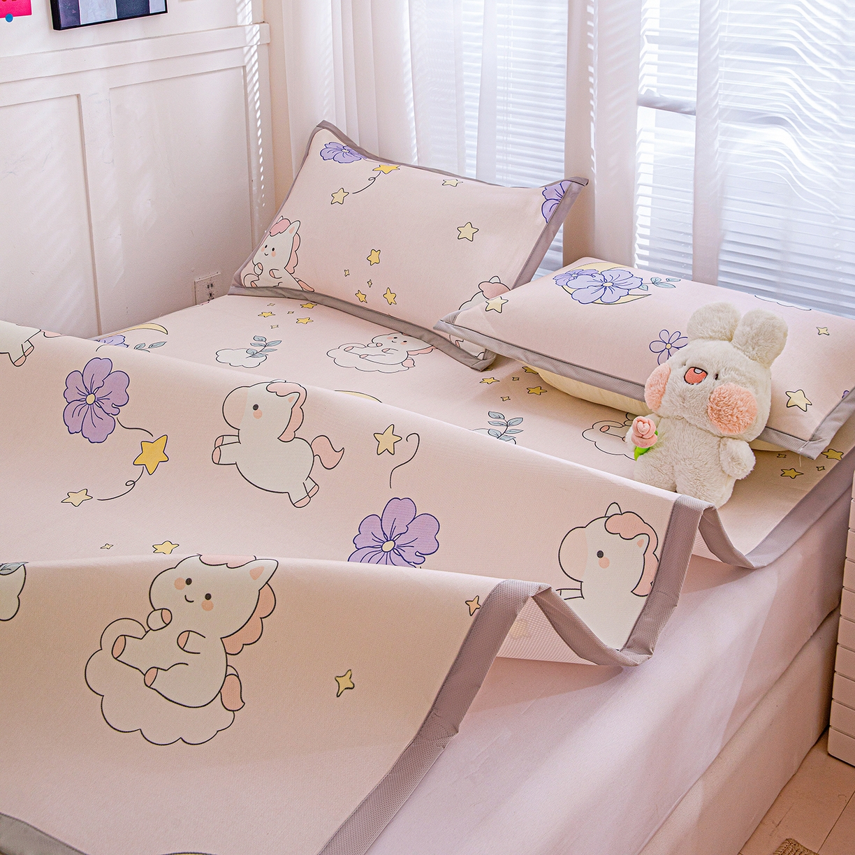 91家纺网 家纺一手货源 找家纺 富馨莱 2026新款冰丝凉席平铺款支持一件定制定做 星星小马-粉