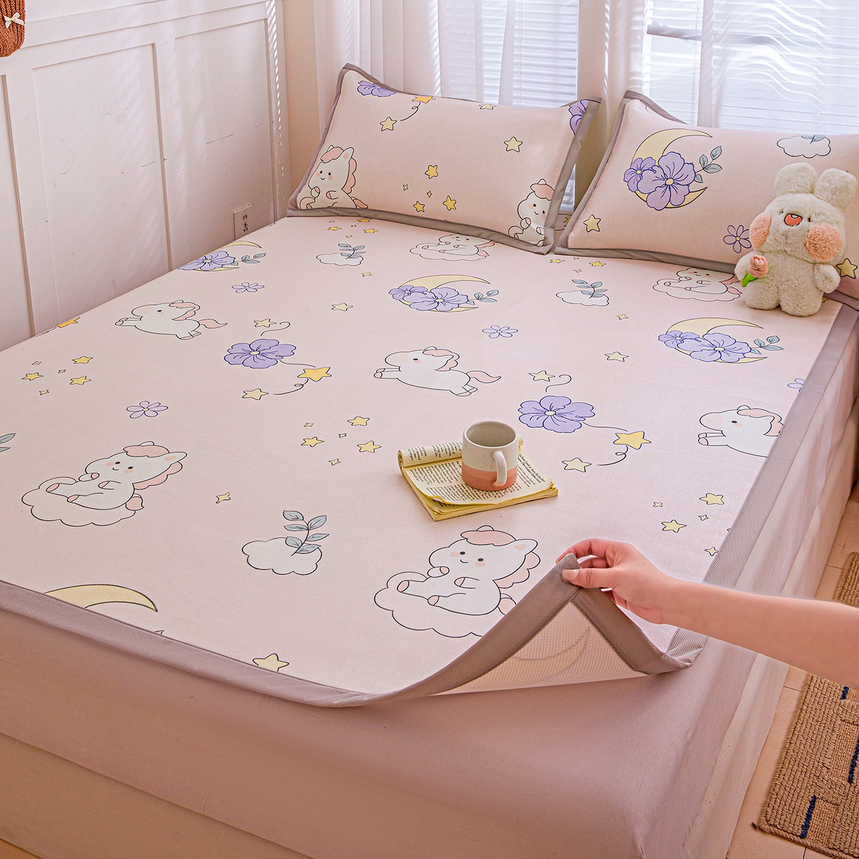 91家纺网 家纺一手货源 找家纺 富馨莱 2026新款冰丝凉席平铺款支持一件定制定做 星星小马-粉