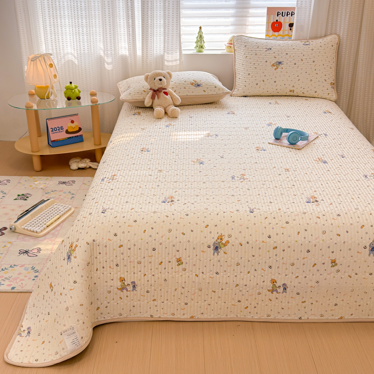 91家纺网 家纺一手货源 找家纺 雅萱家纺 2026新款森系全棉夹棉印花床盖 松鼠乐园