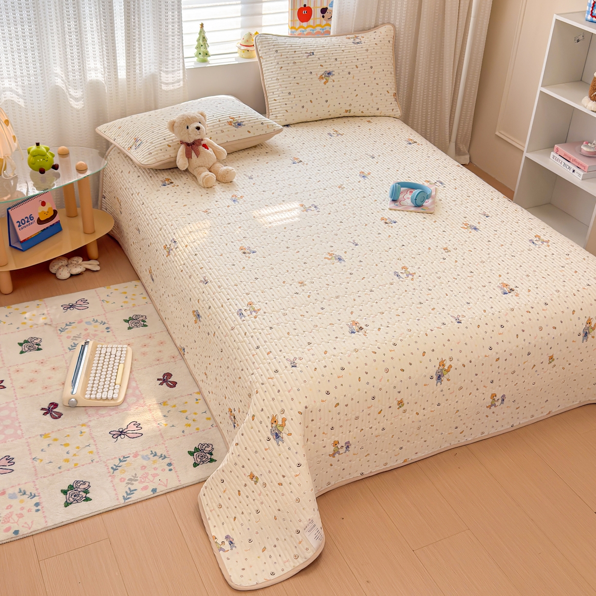 91家纺网 家纺一手货源 找家纺 雅萱家纺 2026新款森系全棉夹棉印花床盖 松鼠乐园