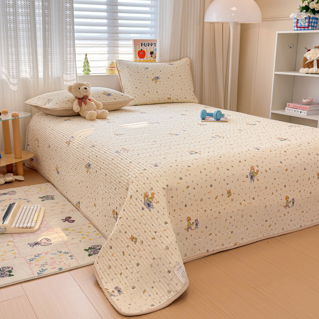 91家纺网 家纺一手货源 找家纺 雅萱家纺 2026新款森系全棉夹棉印花床盖 松鼠乐园