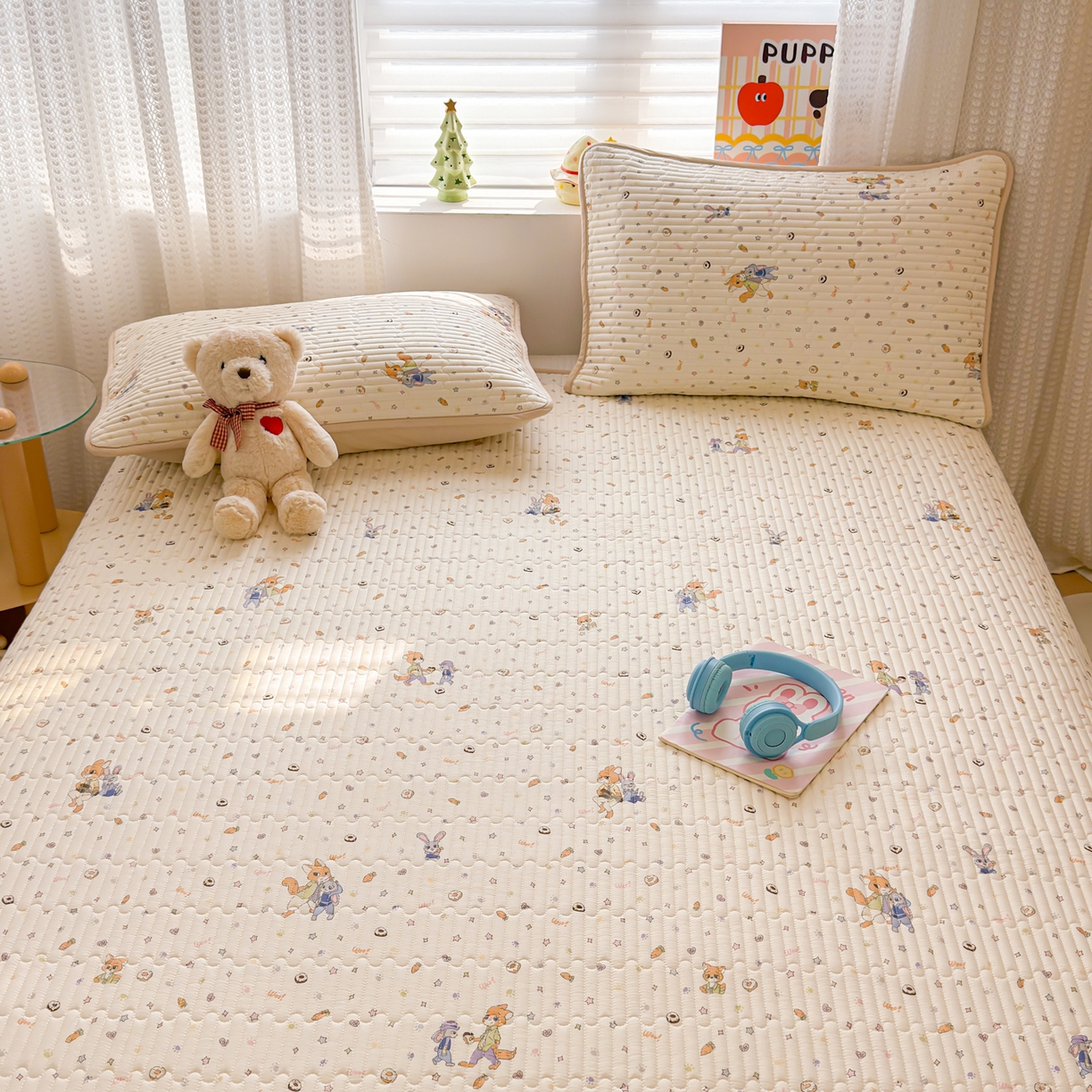 91家纺网 家纺一手货源 找家纺 雅萱家纺 2026新款森系全棉夹棉印花床盖 松鼠乐园