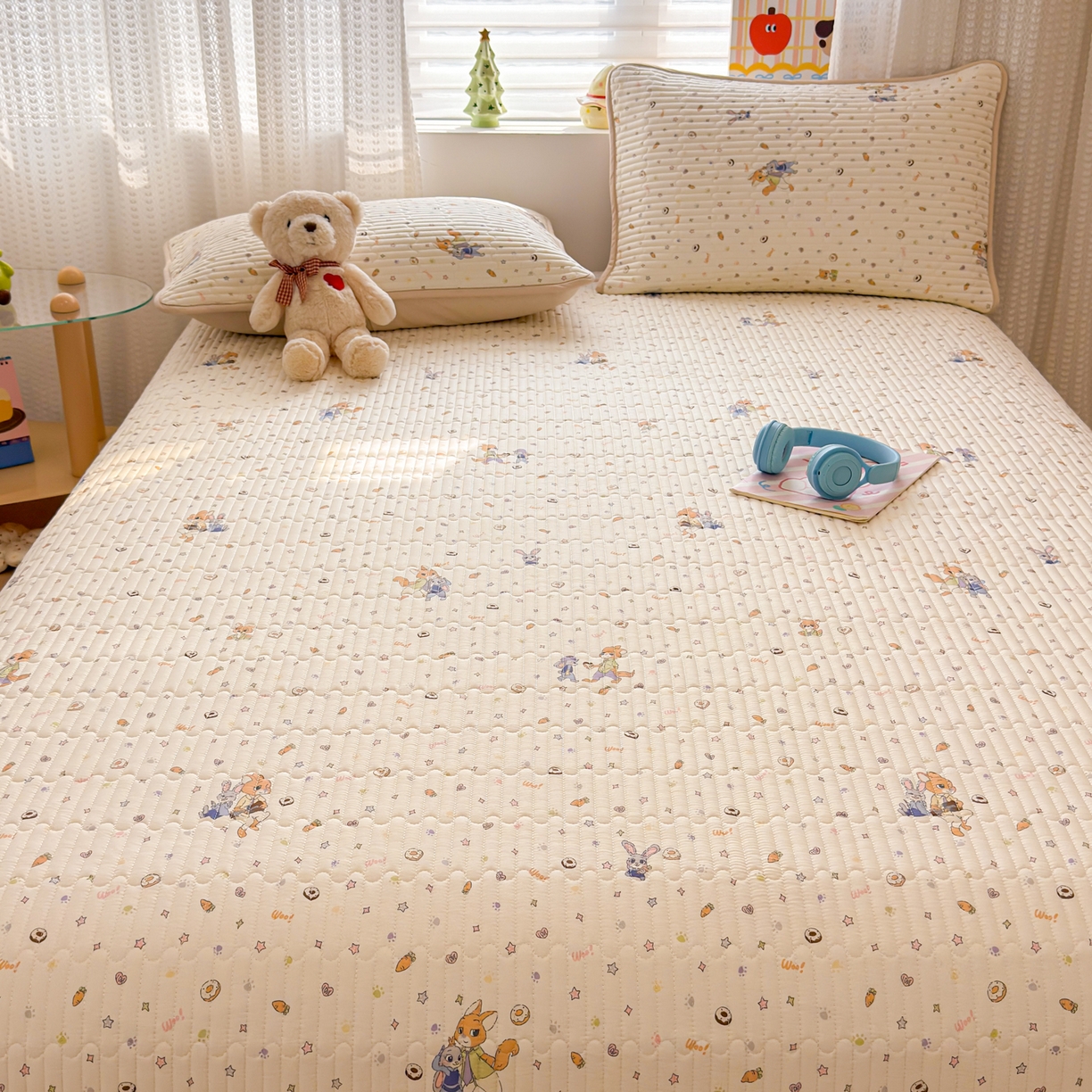 91家纺网 家纺一手货源 找家纺 雅萱家纺 2026新款森系全棉夹棉印花床盖 松鼠乐园