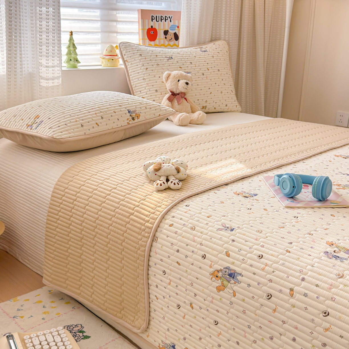 91家纺网 家纺一手货源 找家纺 雅萱家纺 2026新款森系全棉夹棉印花床盖 松鼠乐园