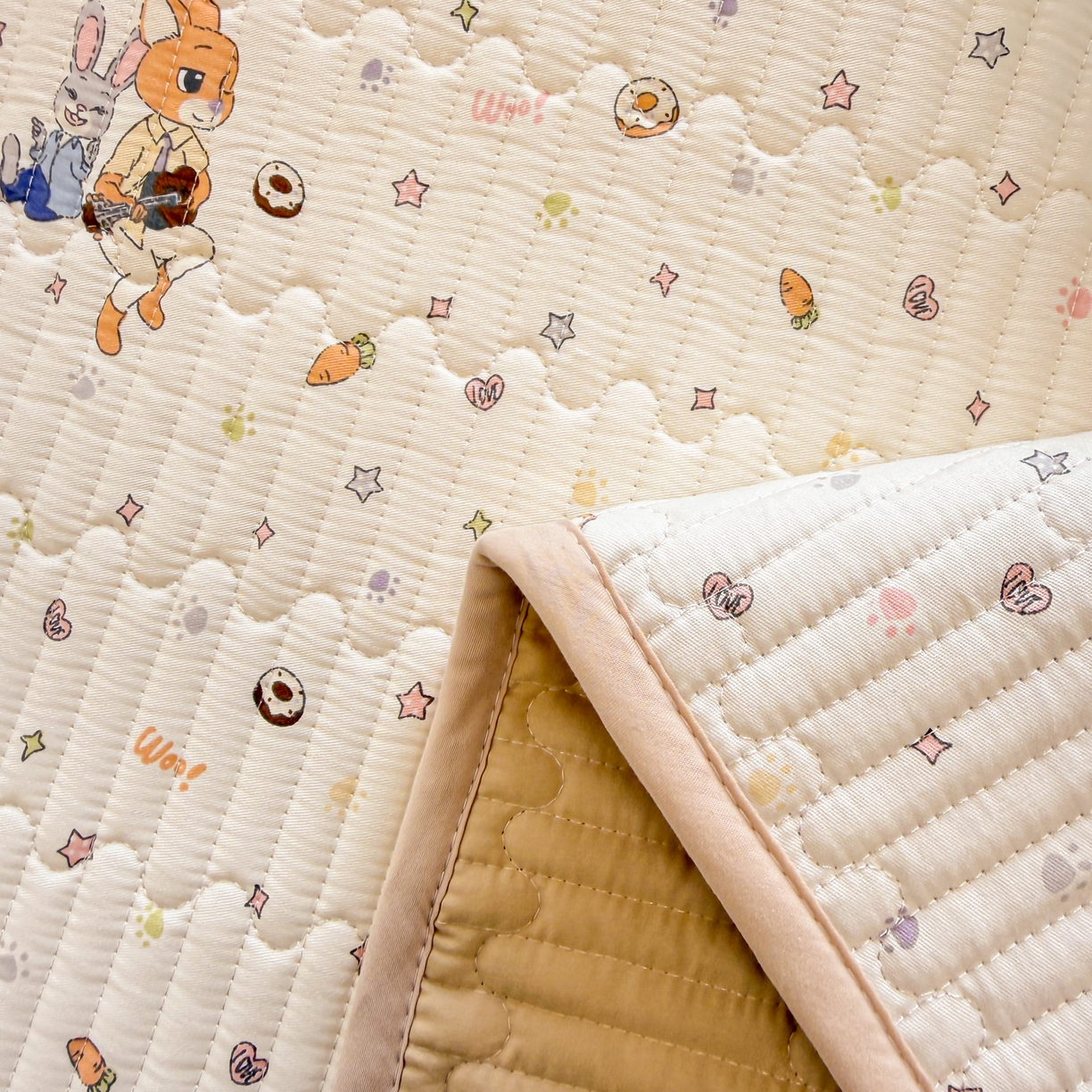 91家纺网 家纺一手货源 找家纺 雅萱家纺 2026新款森系全棉夹棉印花床盖 松鼠乐园