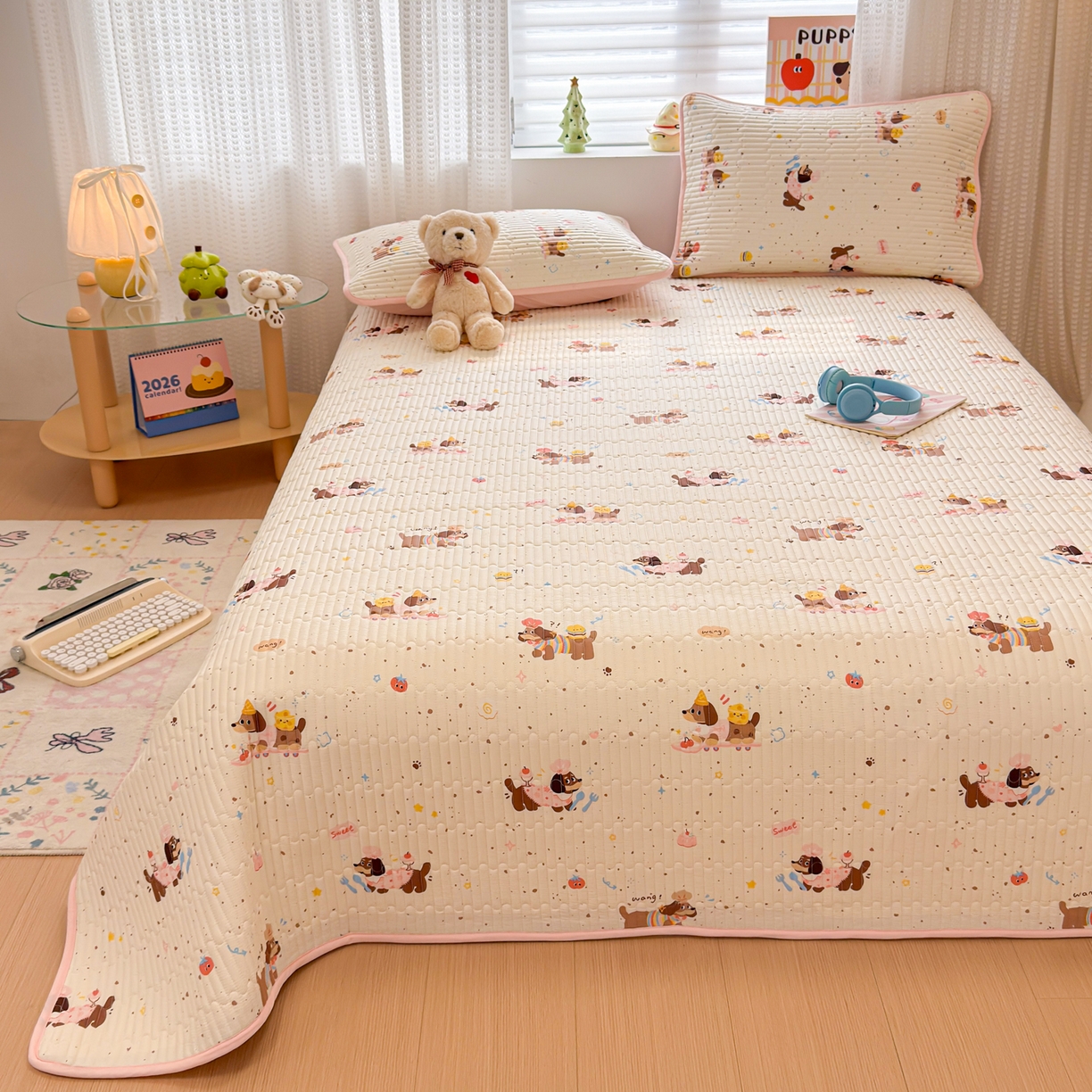 91家纺网 家纺一手货源 找家纺 雅萱家纺 2026新款森系全棉夹棉印花床盖 桃气修狗