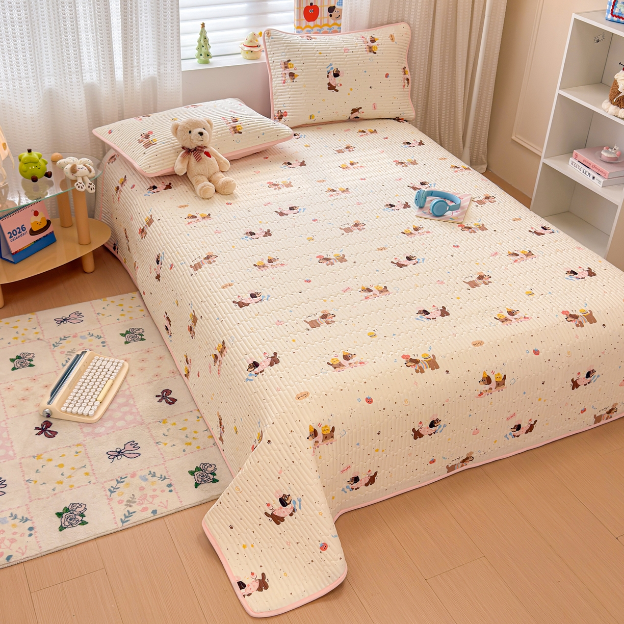 91家纺网 家纺一手货源 找家纺 雅萱家纺 2026新款森系全棉夹棉印花床盖 桃气修狗