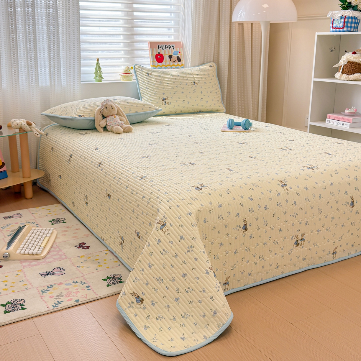 91家纺网 家纺一手货源 找家纺 雅萱家纺 2026新款森系全棉夹棉印花床盖 兔彼得