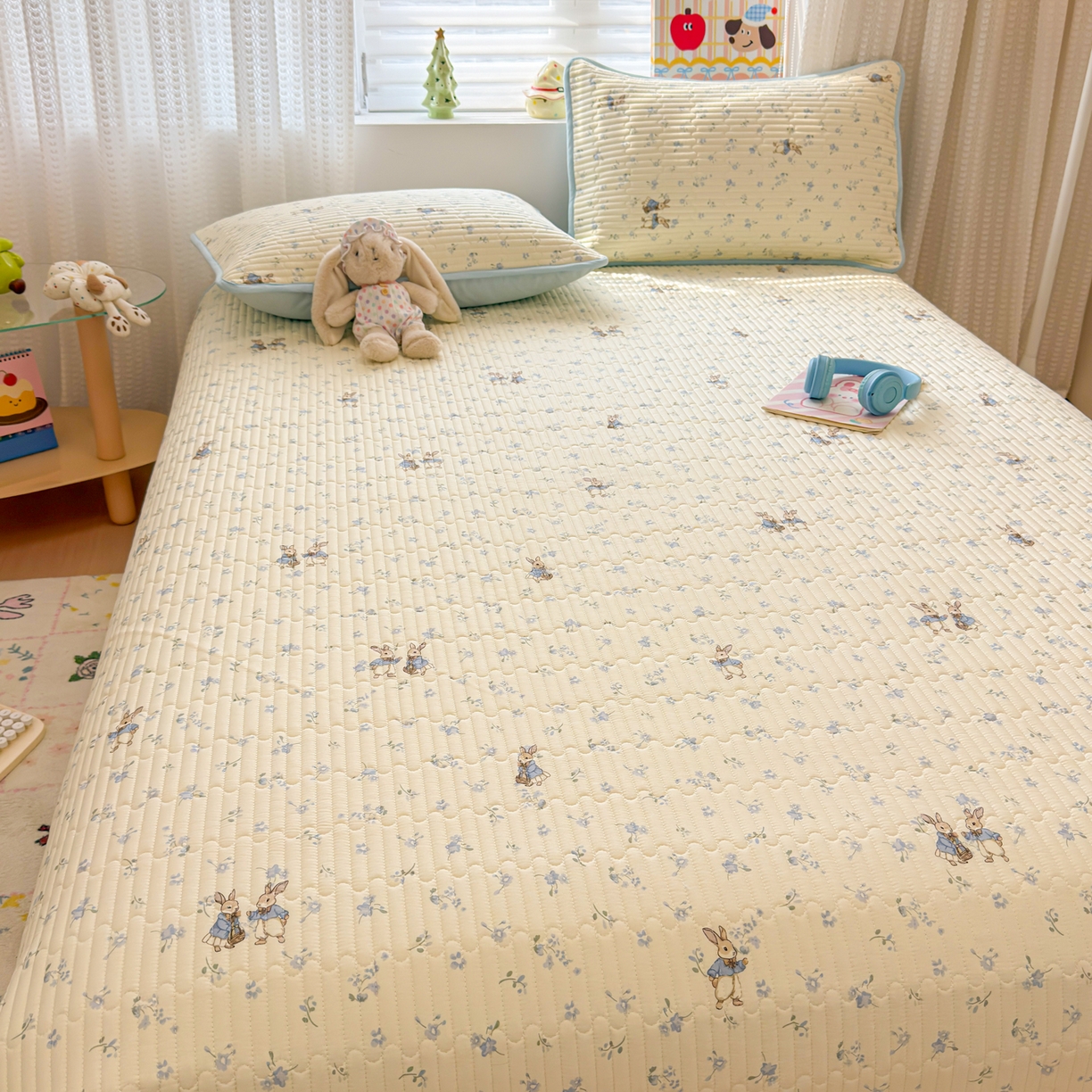 91家纺网 家纺一手货源 找家纺 雅萱家纺 2026新款森系全棉夹棉印花床盖 兔彼得