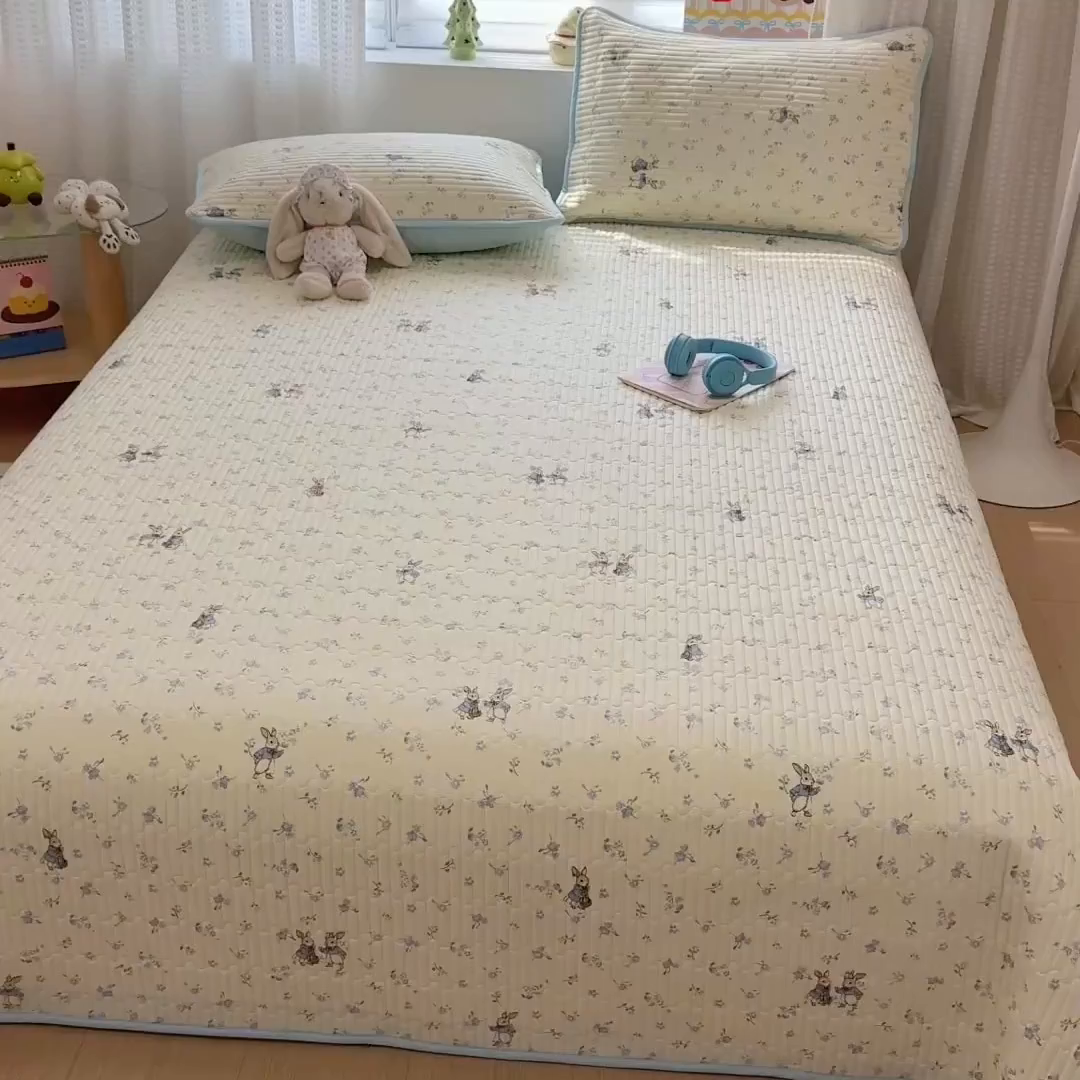 91家纺网 家纺一手货源 找家纺 雅萱家纺 2026新款森系全棉夹棉印花床盖 兔彼得