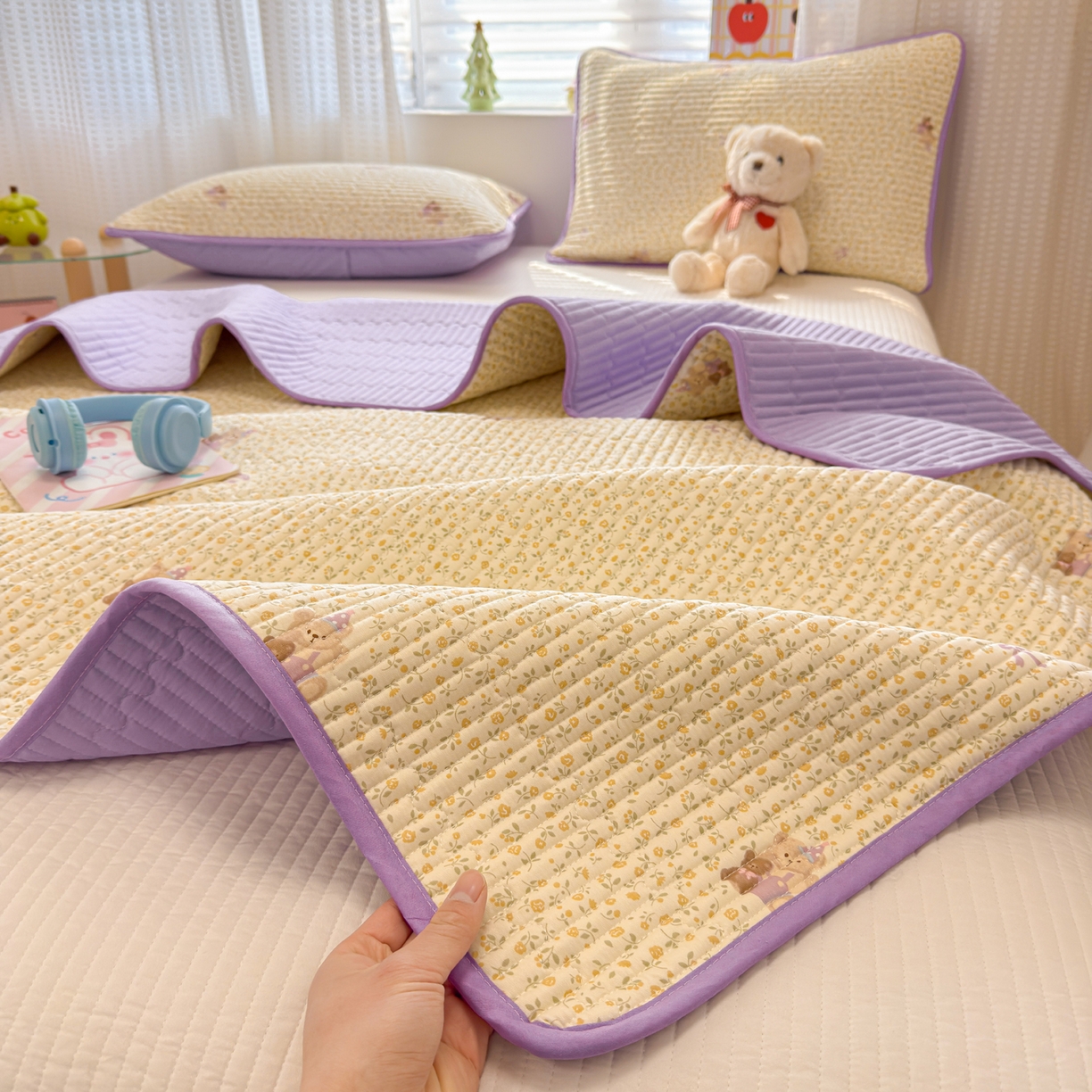 91家纺网 家纺一手货源 找家纺 雅萱家纺 2026新款森系全棉夹棉印花床盖 夏日小黄花