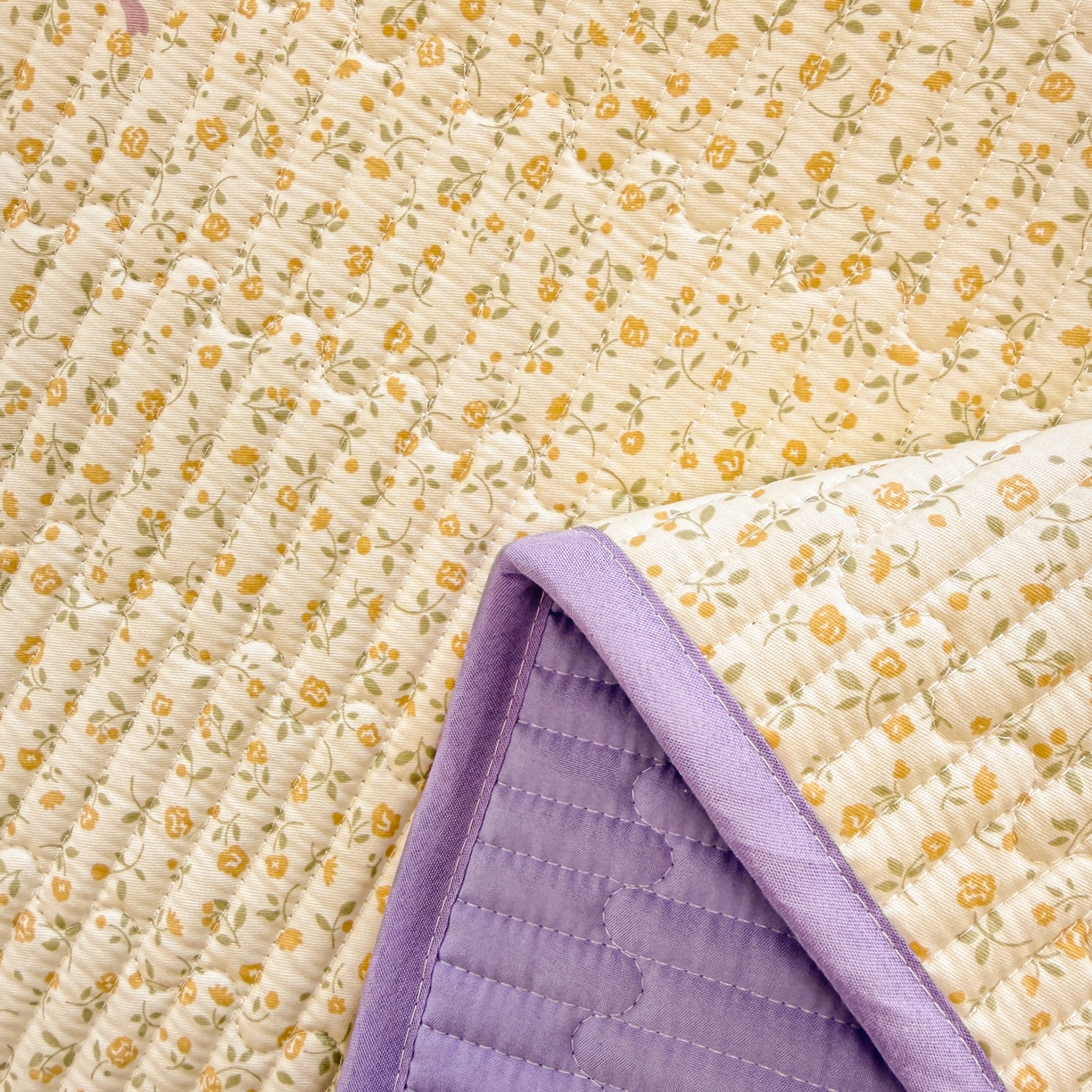 91家纺网 家纺一手货源 找家纺 雅萱家纺 2026新款森系全棉夹棉印花床盖 夏日小黄花