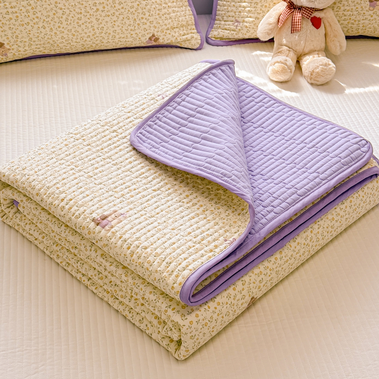 91家纺网 家纺一手货源 找家纺 雅萱家纺 2026新款森系全棉夹棉印花床盖 夏日小黄花