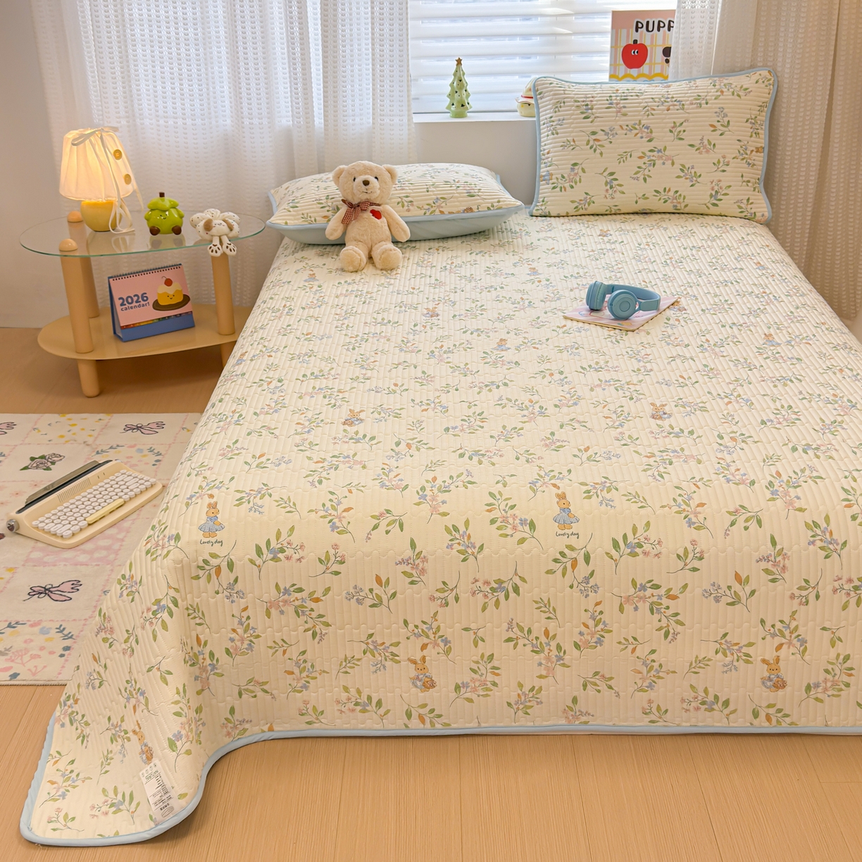 91家纺网 家纺一手货源 找家纺 雅萱家纺 2026新款森系全棉夹棉印花床盖 仙草兔