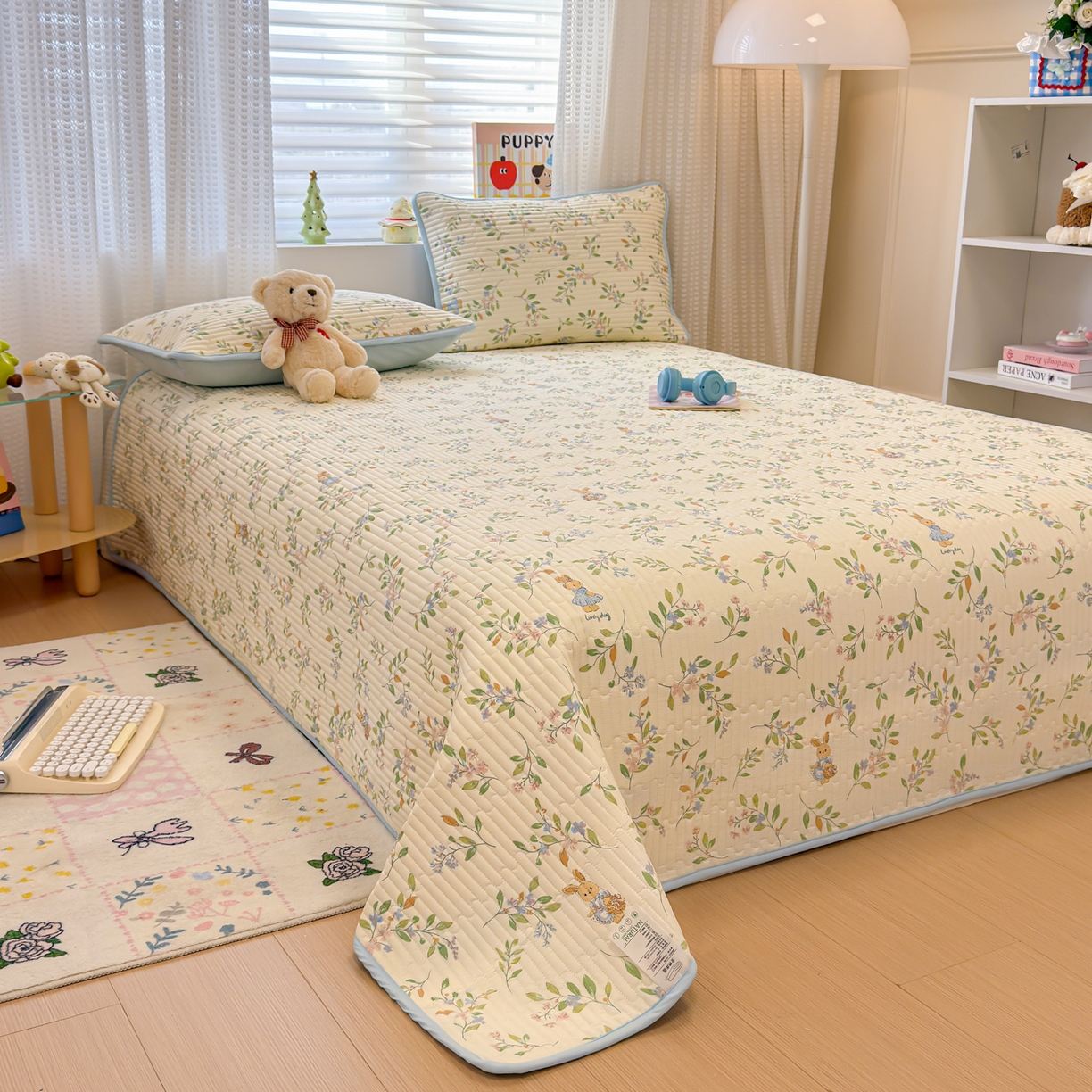 91家纺网 家纺一手货源 找家纺 雅萱家纺 2026新款森系全棉夹棉印花床盖 仙草兔