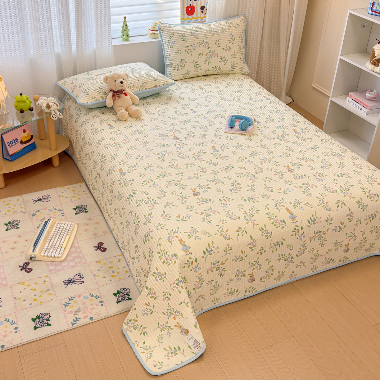 91家纺网 家纺一手货源 找家纺 雅萱家纺 2026新款森系全棉夹棉印花床盖 仙草兔